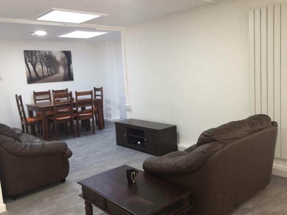 Sama's Stylish 1 Homestay Manchester